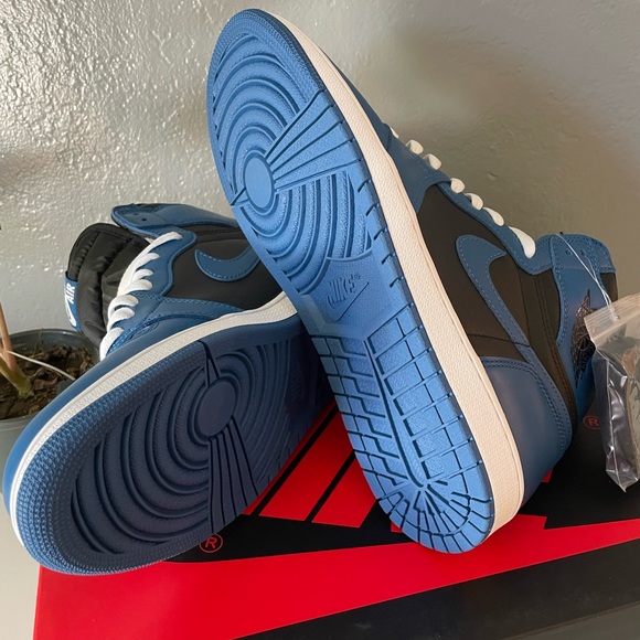 Jordan 1 - Picture 3 of 6